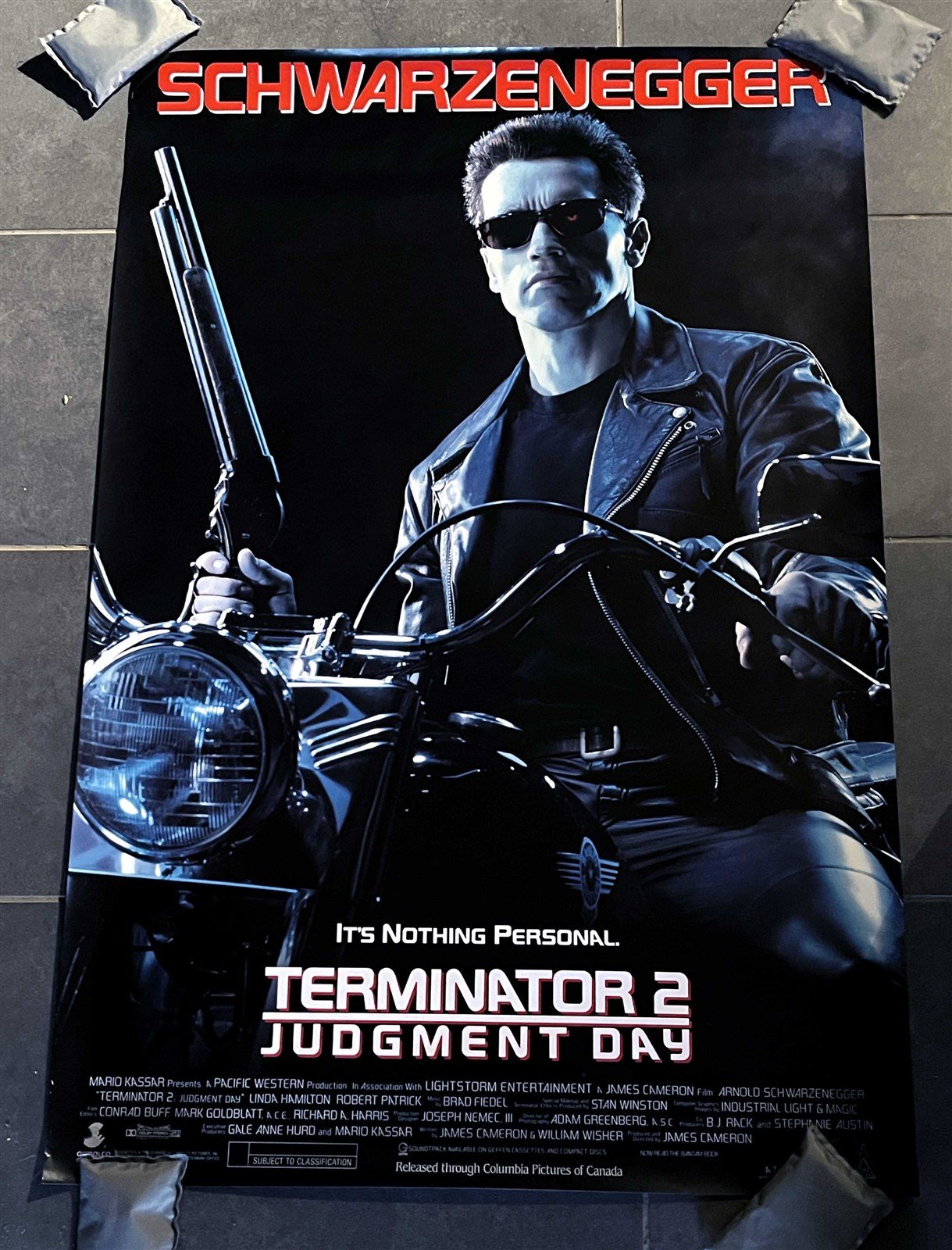 Arnold Schwarzenegger TERMINATOR 2 JUDGMENT DAY original movie poster 27x40