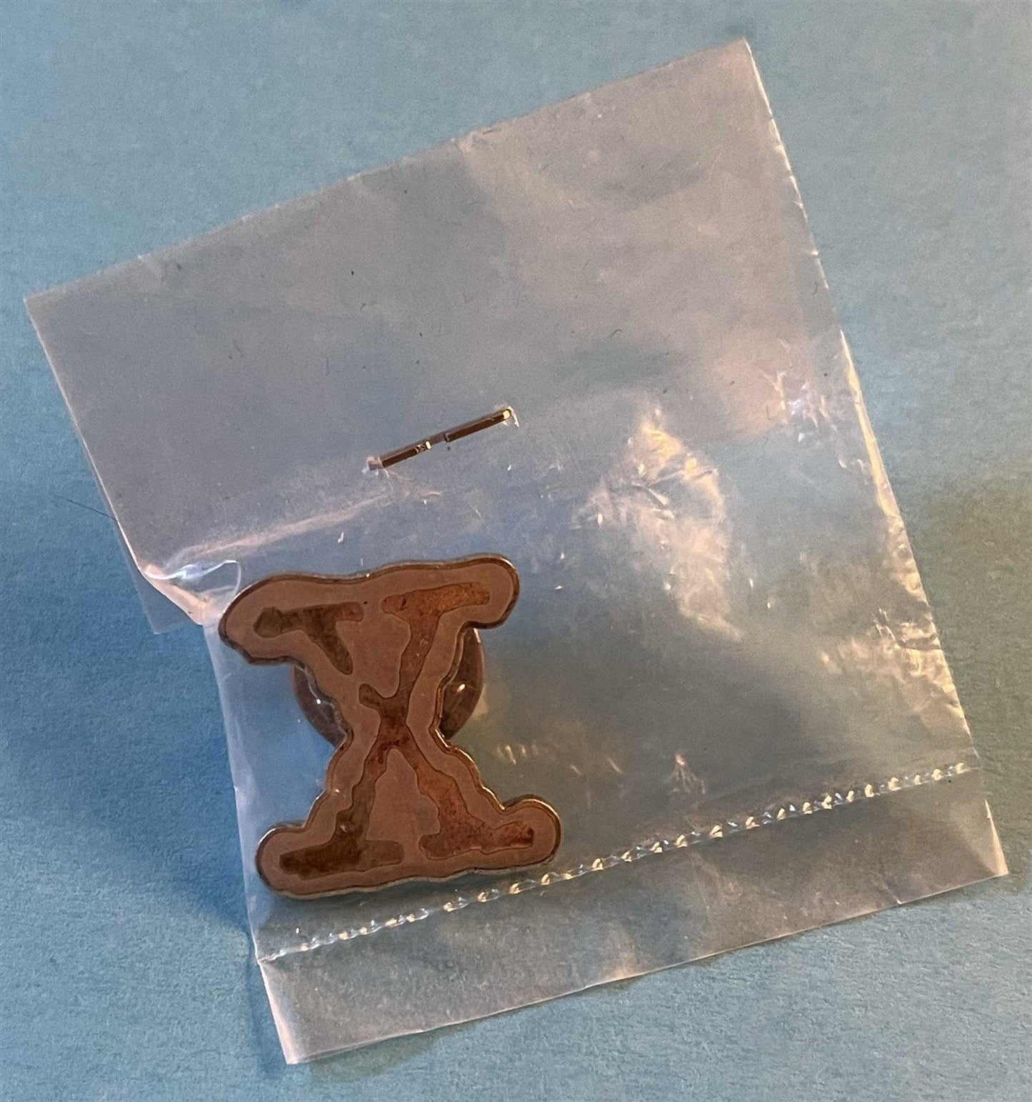 David Duchovny THE X-FILES Gillian Anderson licensed 1996 NEW enamel pin