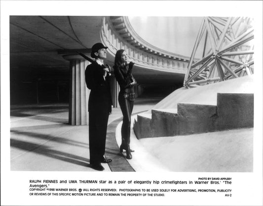 Ralph Fiennes THE AVENGERS Uma Thurman original 10x8 press photo 1998