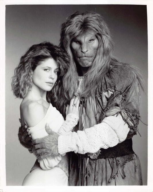 Linda Hamilton BEAUTY AND THE BEAST Ron Perlman original 8x10 press photo