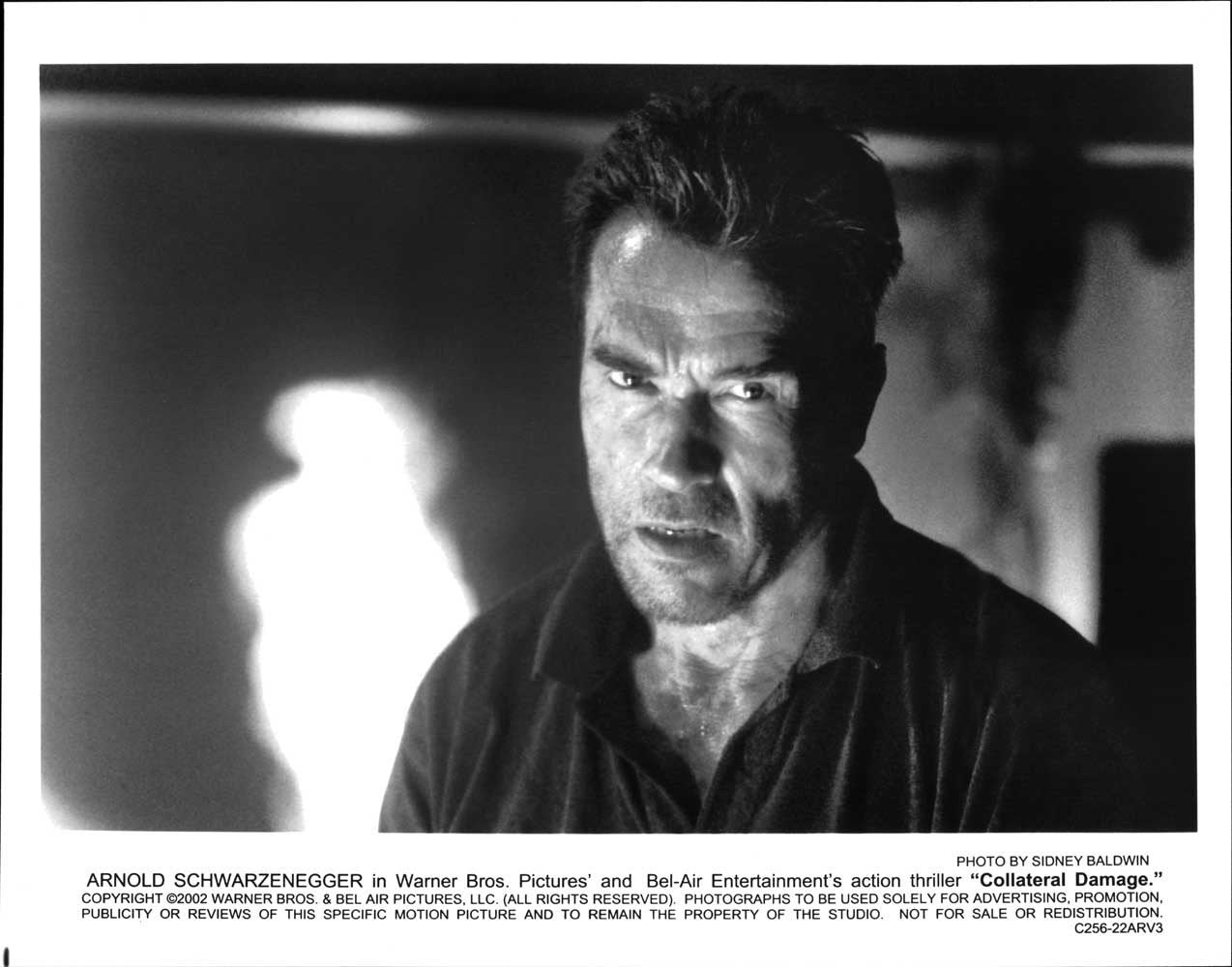 Arnold Schwarzenegger COLLATERAL DAMAGE original 10x8 press photo 2002