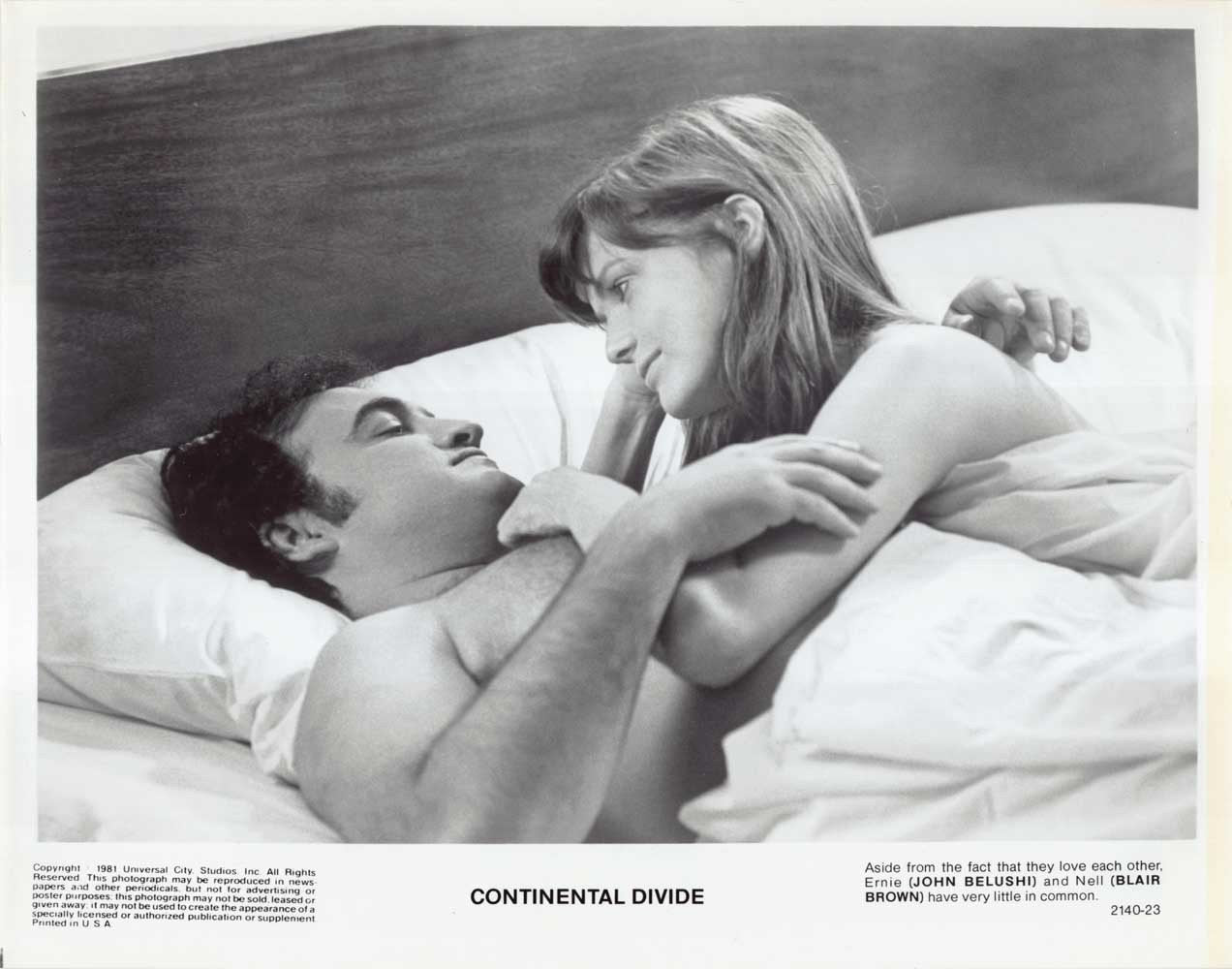 Blair Brown CONTINENTAL DIVIDE John Belushi bed original 10x8 press photo 1981