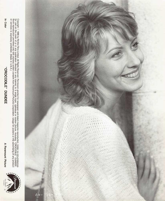 Linda Kozlowski CROCODILE DUNDEE original 8x10 press photo 1986