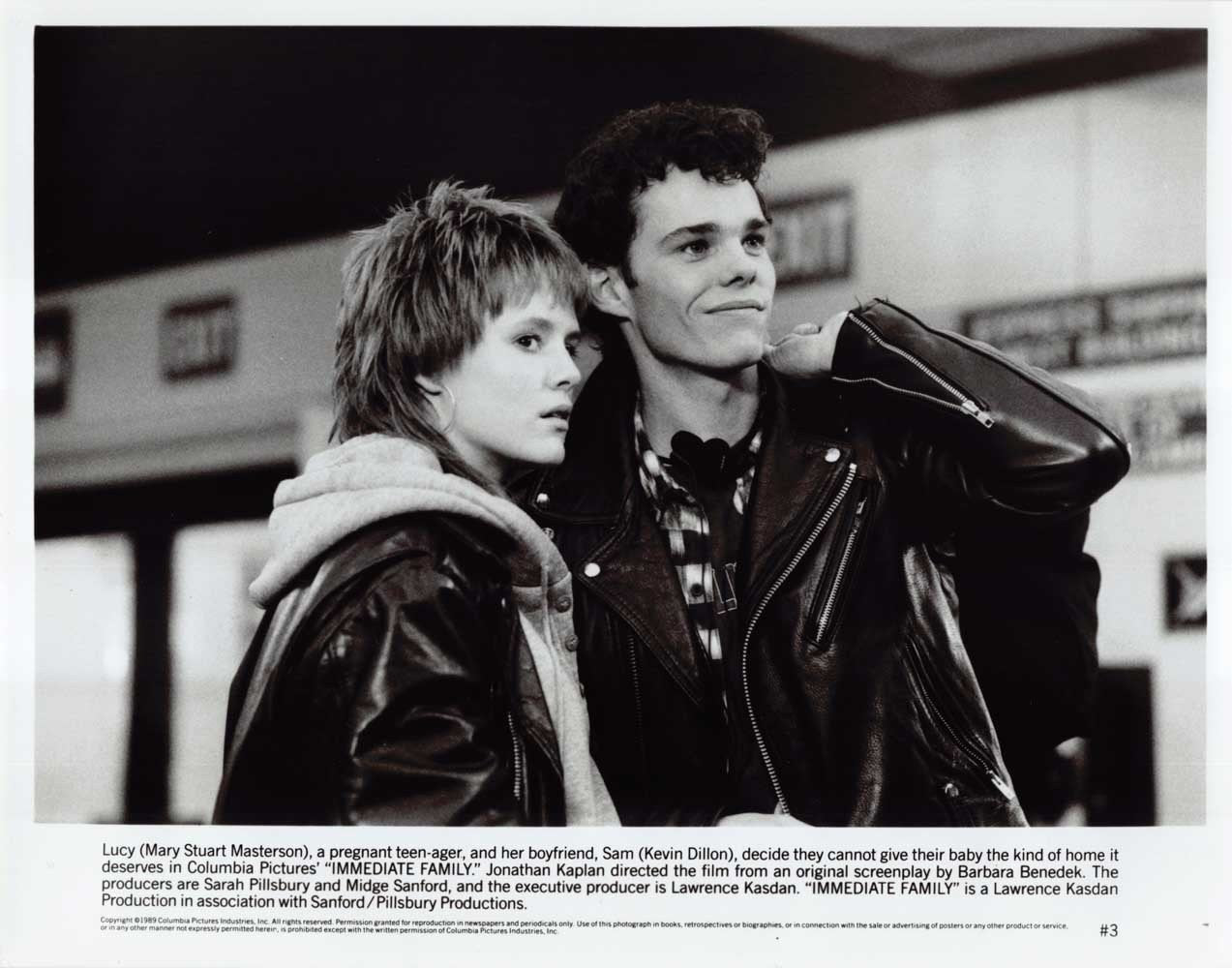Mary Stuart Masterson IMMEDIATE FAMILY Kevin Dillon original 10x8 press photo
