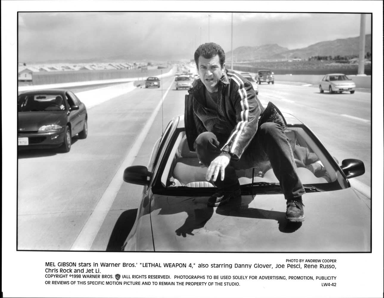 Mel Gibson LETHAL WEAPON 4 original studio 10x8 press photo 1998