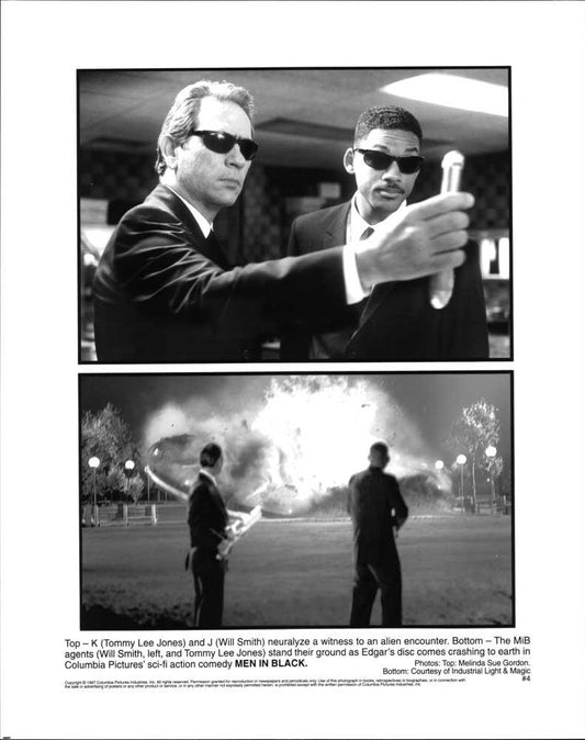 Tommy Lee Jones MEN IN BLACK Will Smith original 8x10 studio press photo 1997