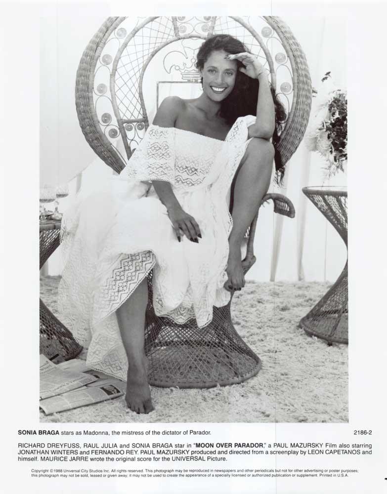 Sonia Braga MOON OVER PARADOR original 8x10 press photo 1988