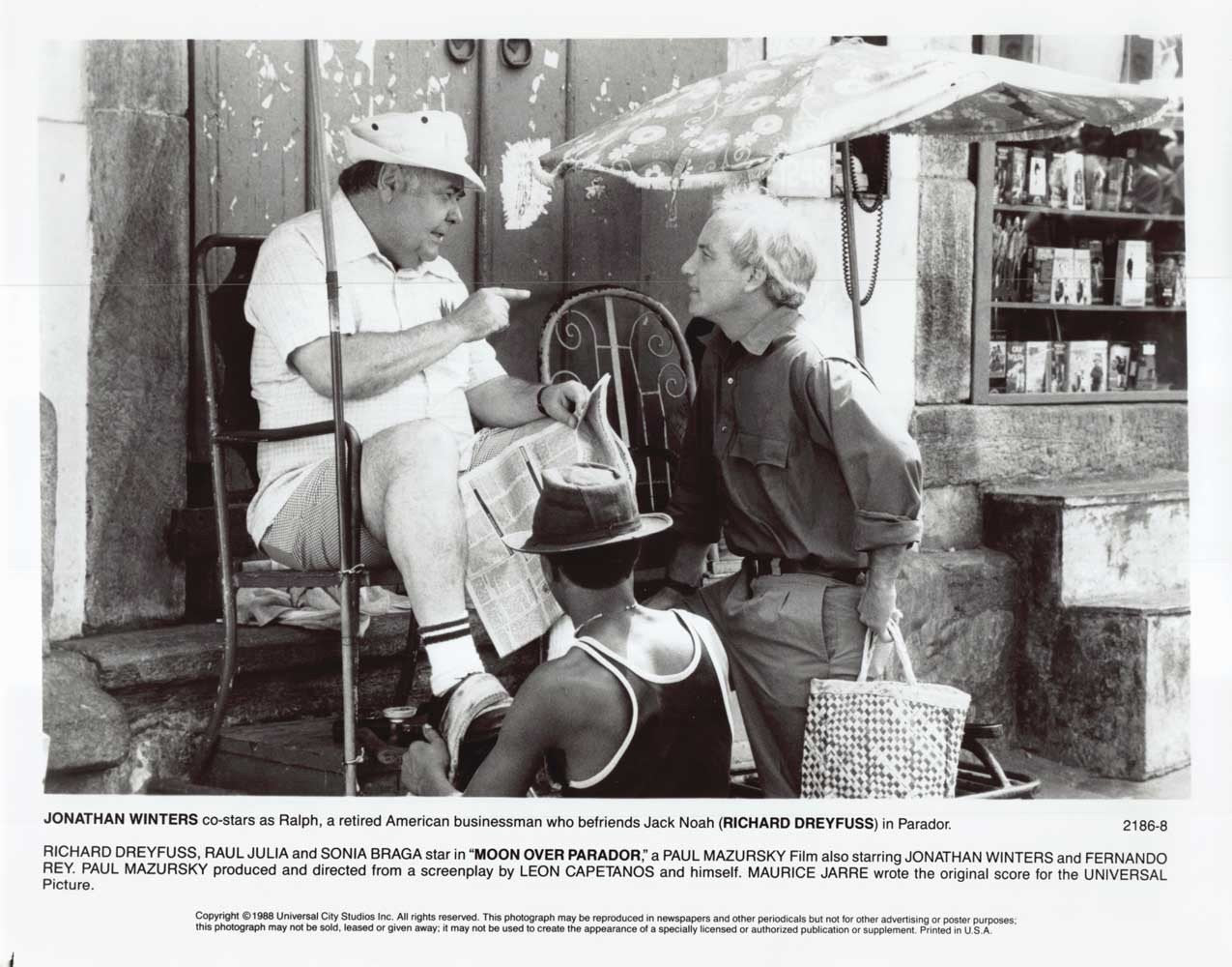 Jonathan Winters MOON OVER PARADOR Richard Dreyfuss original 10x8 press photo 1988