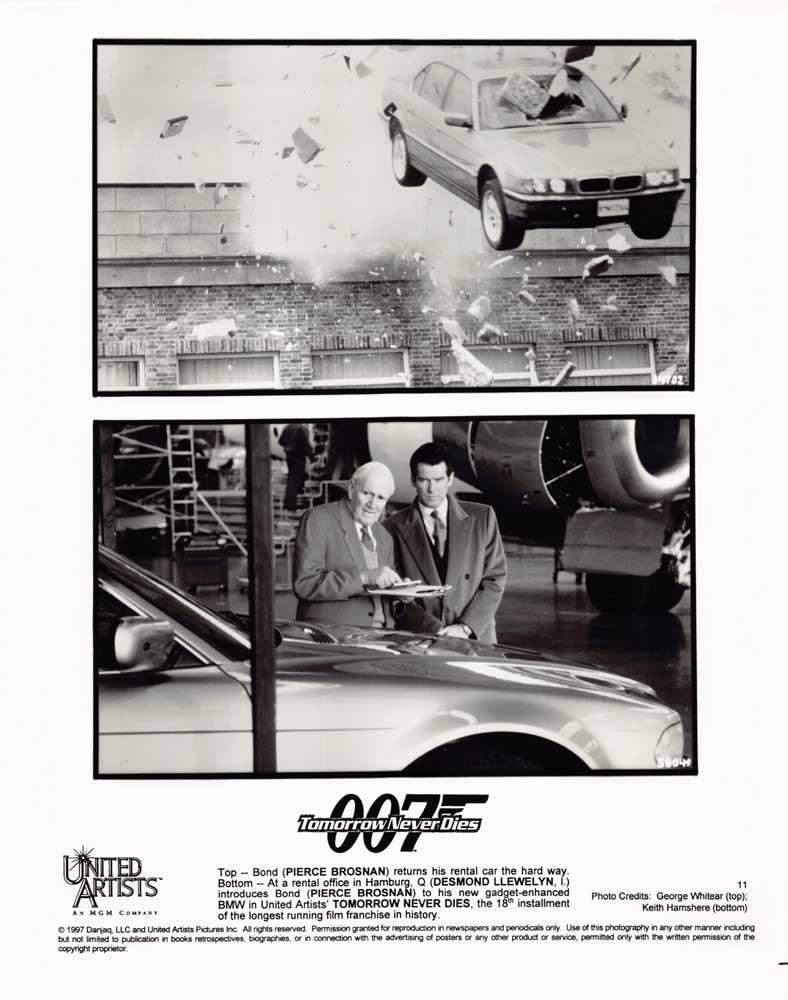 P Brosnan TOMORROW NEVER DIES D LLewelyn original 8x10 photo James Bond 007