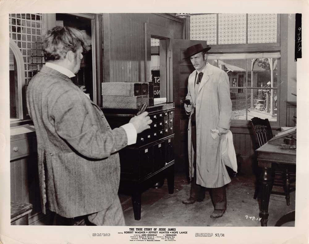 Robert Wagner TRUE STORY OF JESSE JAMES original 10x8 holdup photo 1957