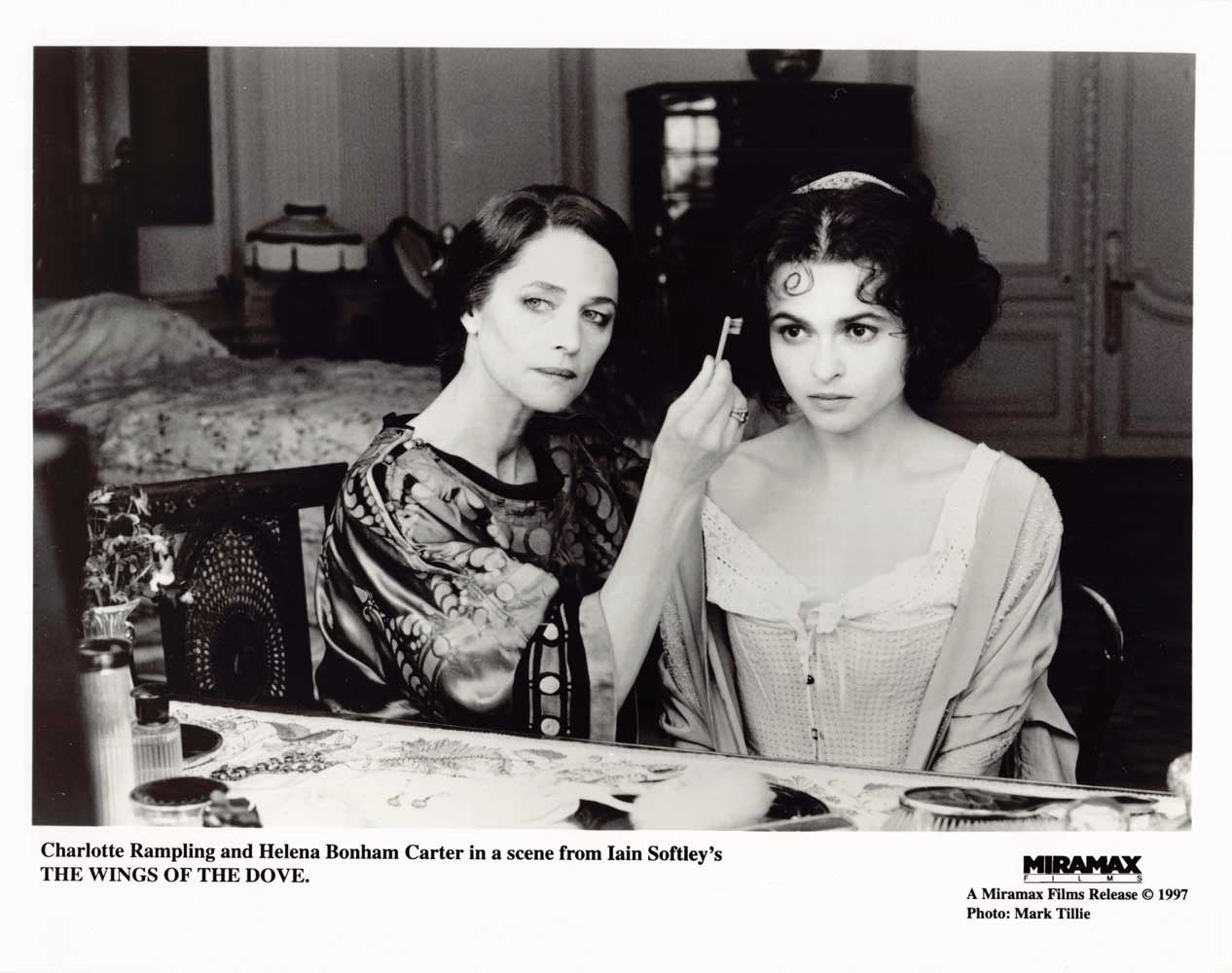 Helena Bonham Carter WINGS OF THE DOVE Charlotte Rampling 10x8 press photo 1997