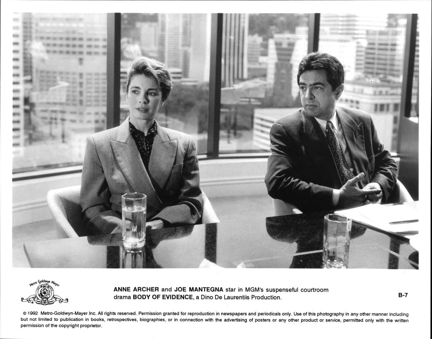 Joe Mantegna BODY OF EVIDENCE Anne Archer original press photo 1992