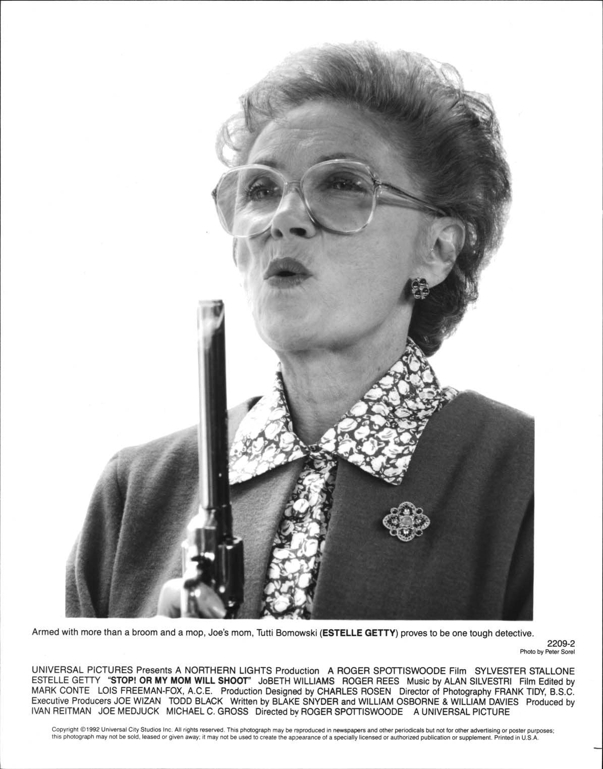 Estelle Getty STOP! OR MY MOM WILL SHOOT original press photo 1992