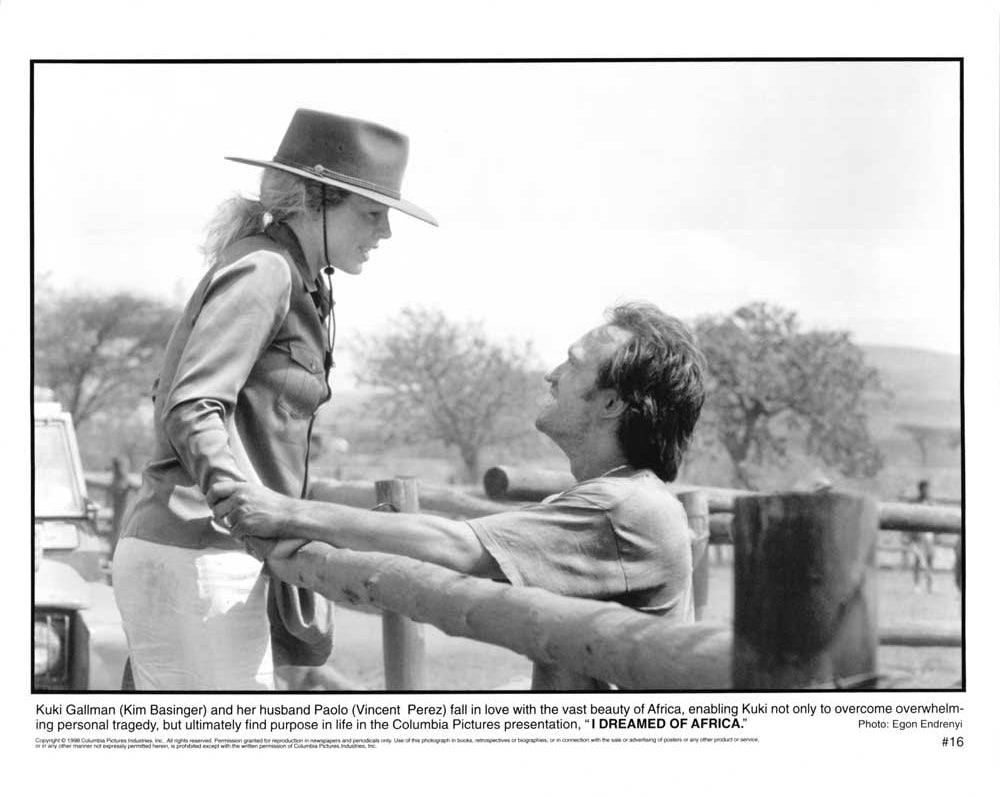 Kim Bassinger I DREAMED OF AFRICA Vincent Perez original press photo 1998