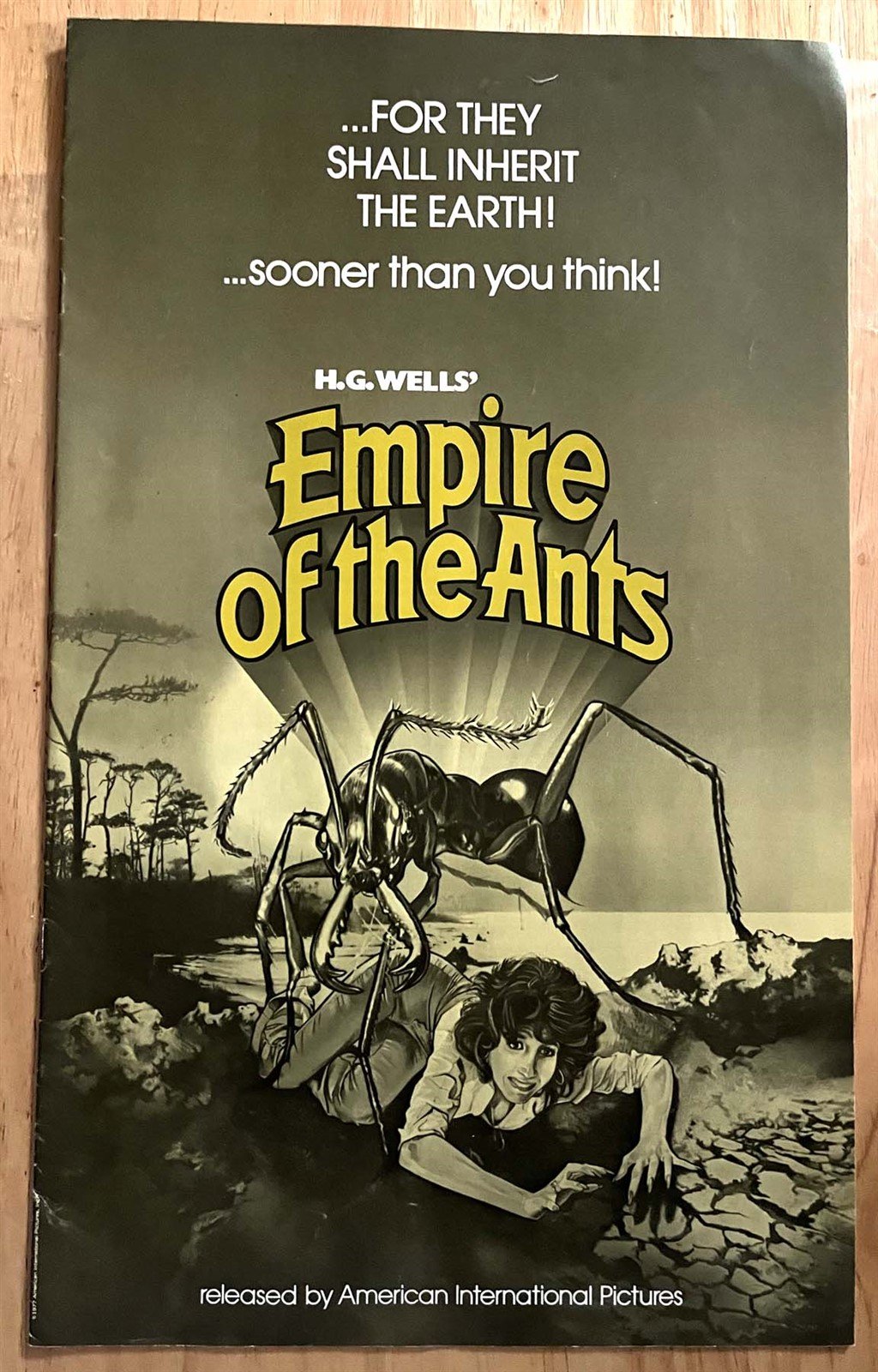 Joan Collins EMPIRE OF THE ANTS Robert Lansing used press book 1977