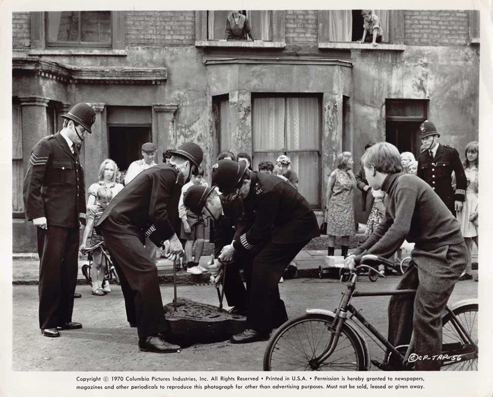 Richard Attenborough 10 RILLINGTON PLACE John Hurt original 10x8 press photos