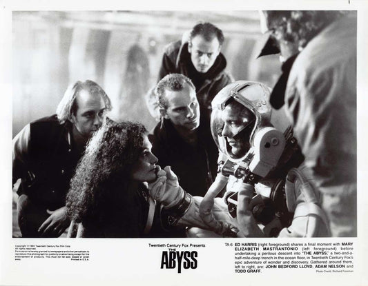 Mary Elizabeth Mastrantonio THE ABYSS Ed Harris original 10x8 press photo 1989