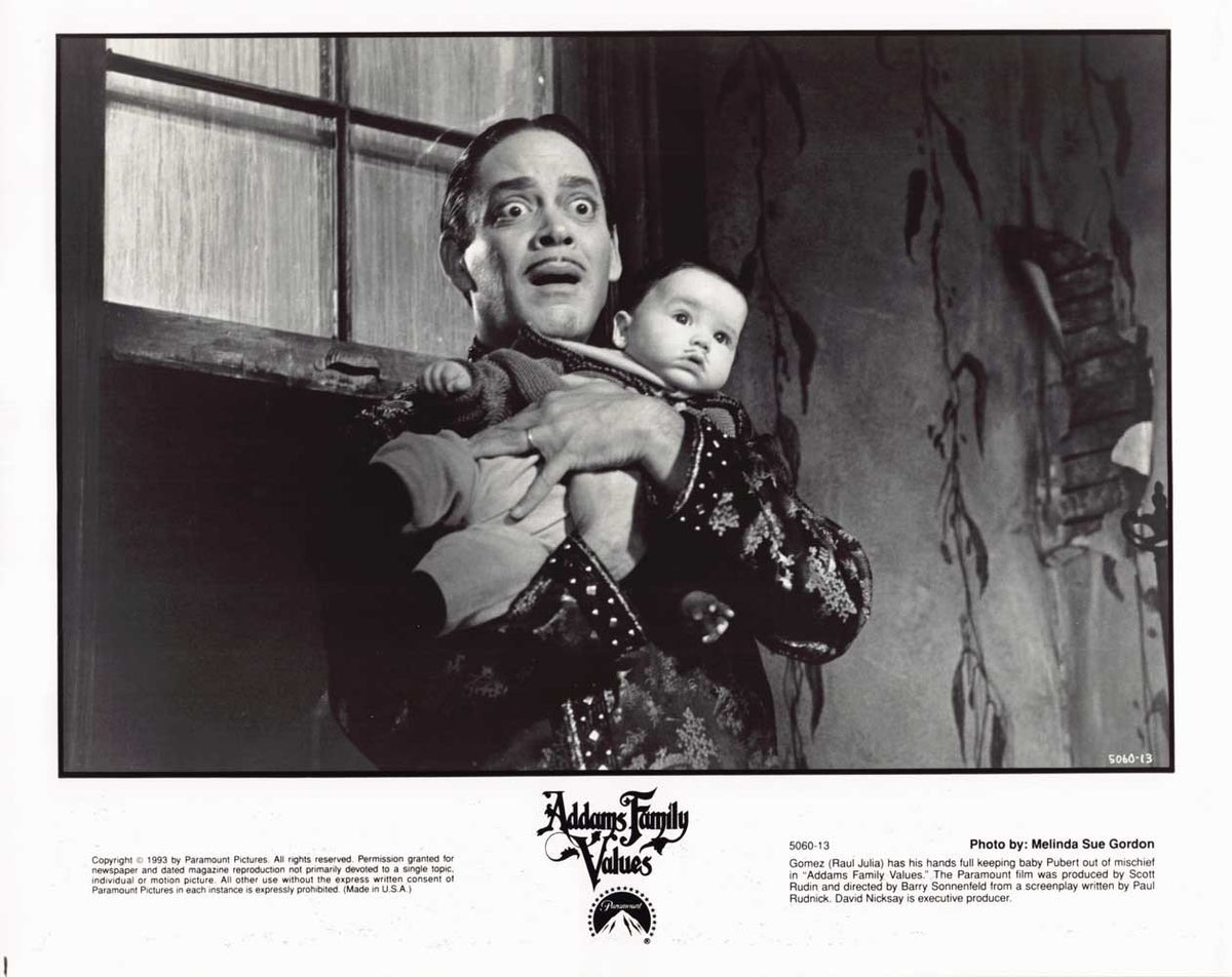 Raul Julia ADDAMS FAMILY VALUES 'Pubert' original 10x8 photo 1993