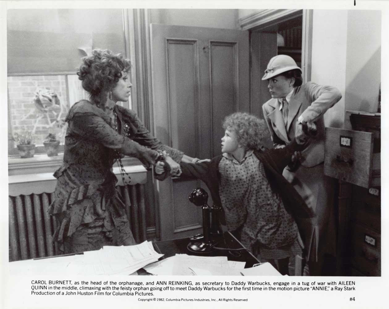 Albert Finney ANNIE Tim Curry Carol Burnett original 8x10 press photos 1982