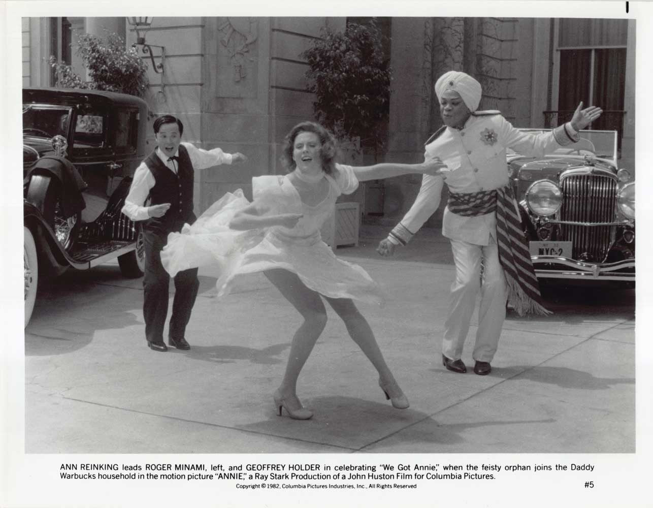 Albert Finney ANNIE Tim Curry Carol Burnett original 8x10 press photos 1982