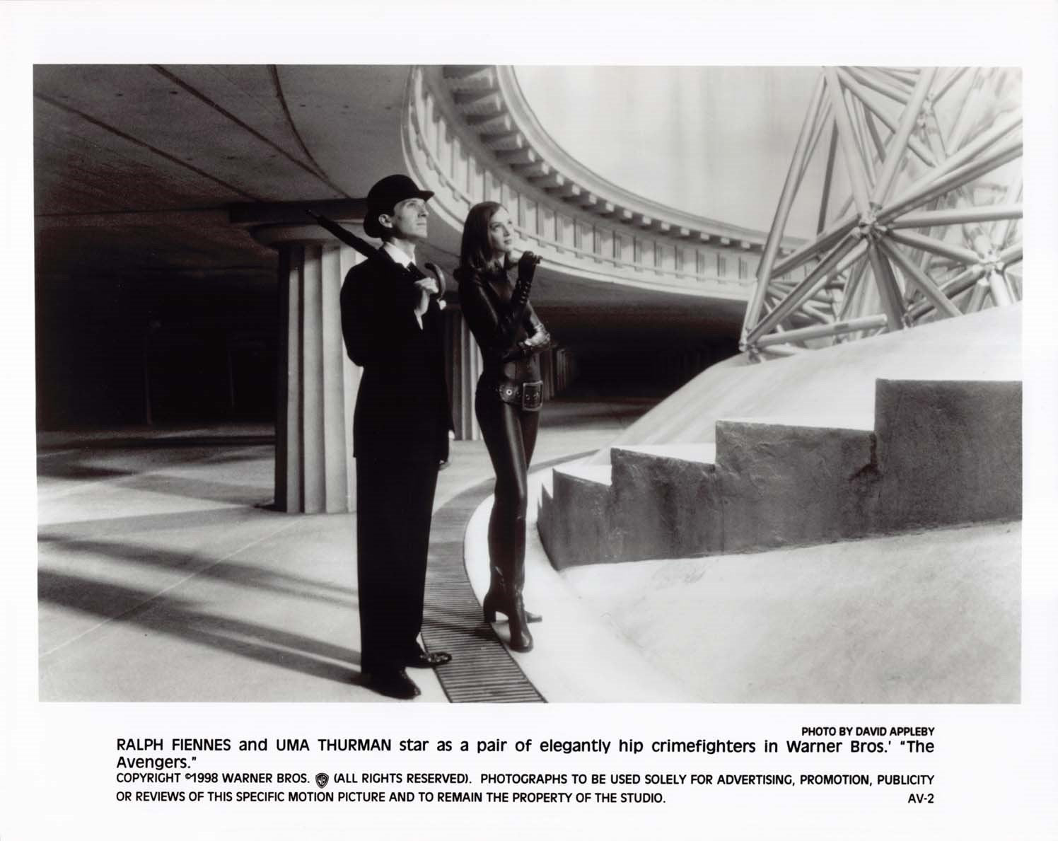 Uma Thurman 1998 THE AVENGERS Ralph Fiennes Original 8x10 Press Photo uma-thurman-1998-the-avengers-ralph-fiennes-original-8x10-press-photo
