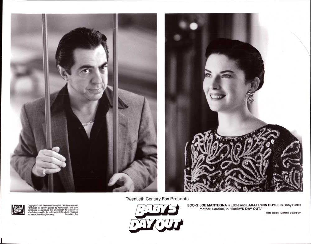 Joe Mantegna BABY'S DAY OUT Lara Flynn Boyle original 10x8 press photo 1994