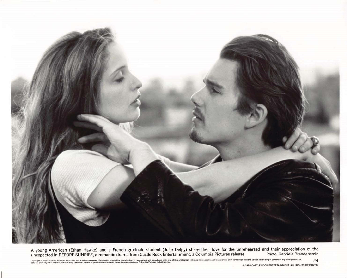 Ethan Hawke BEFORE SUNRISE Julie Delpy 1995 original 8x10 press photo