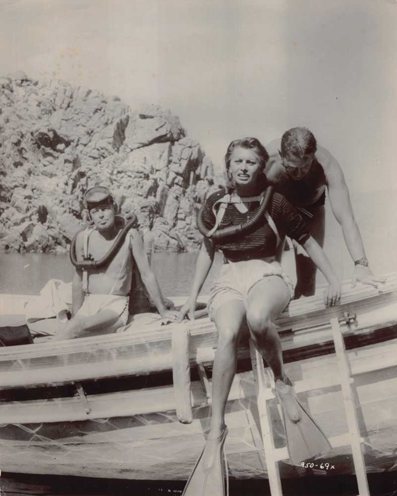Sophia Loren BOY ON A DOLPHIN Alan Ladd original 9¾ x 7½ boat press photo 1957