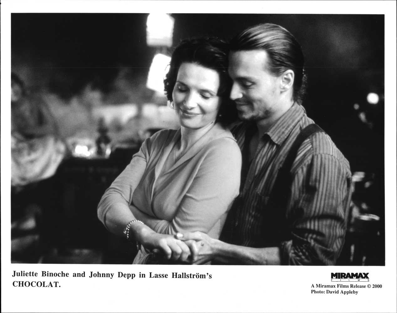 Juliette Binoche CHOCOLAT Johnny Depp original 10x8 press photo 2000
