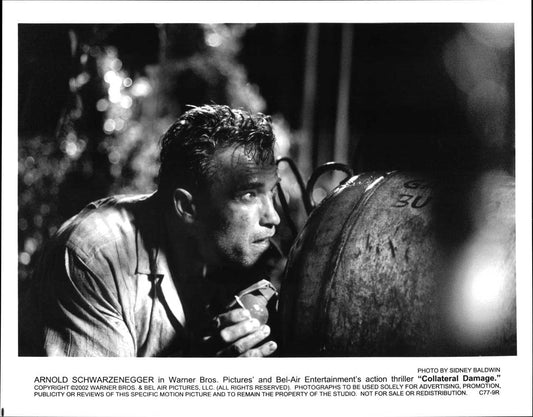 Arnold Schwarzenegger COLLATERAL DAMAGE original 10x8 press photo