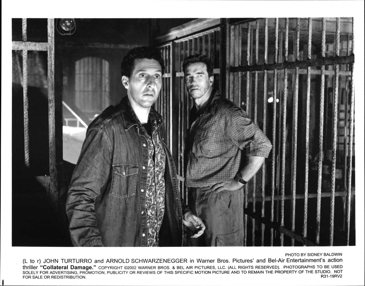 John Turturro COLLATERAL DAMAGE Arnold Schwarzenegger original 10x8 press photo
