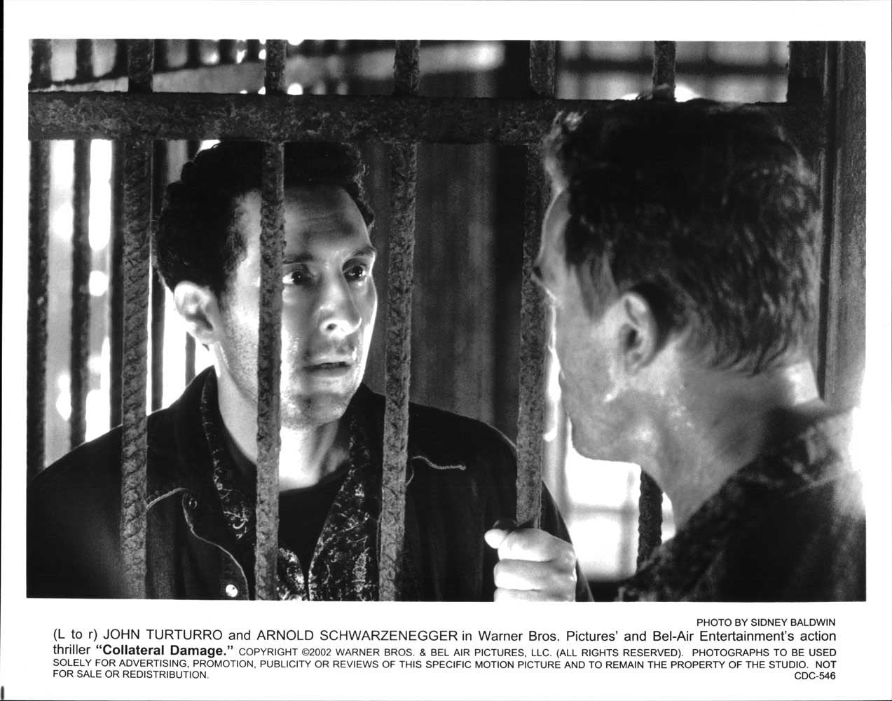 John Turturro Arnold Schwarzenegger COLLATERAL DAMAGE original 10x8 press photo
