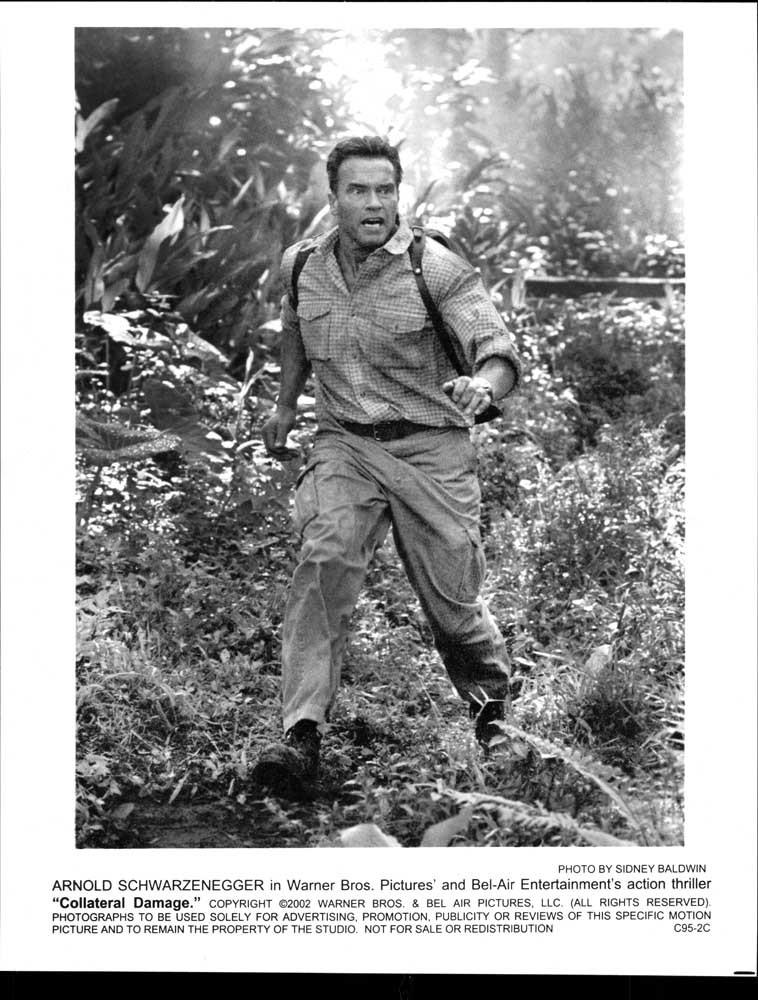 Arnold Schwarzenegger COLLATERAL DAMAGE original 8x10 press photo 2002