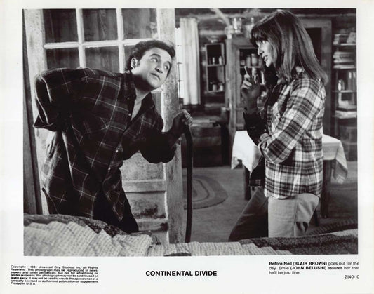 John Belushi Blair Brown CONTINENTAL DIVIDE original 10x8 press photo 1981