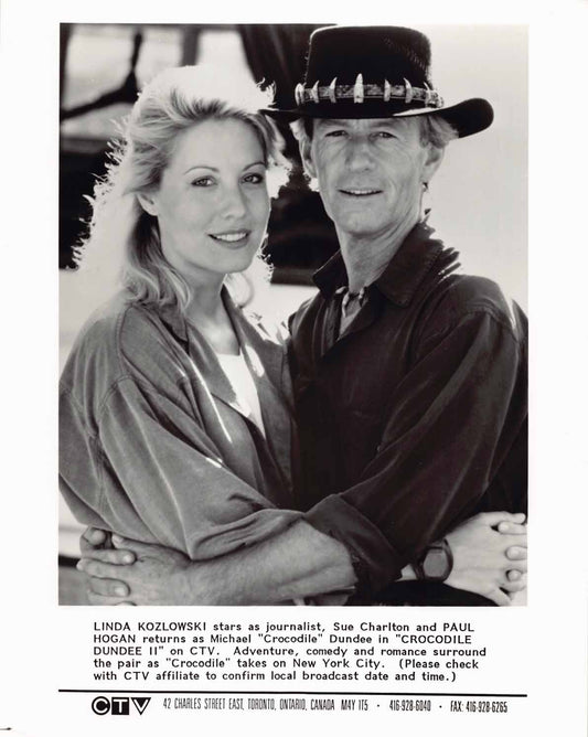 Paul Hogan CROCODILE DUNDEE 2 Linda Kozlowski original 8x10 CTV press photo