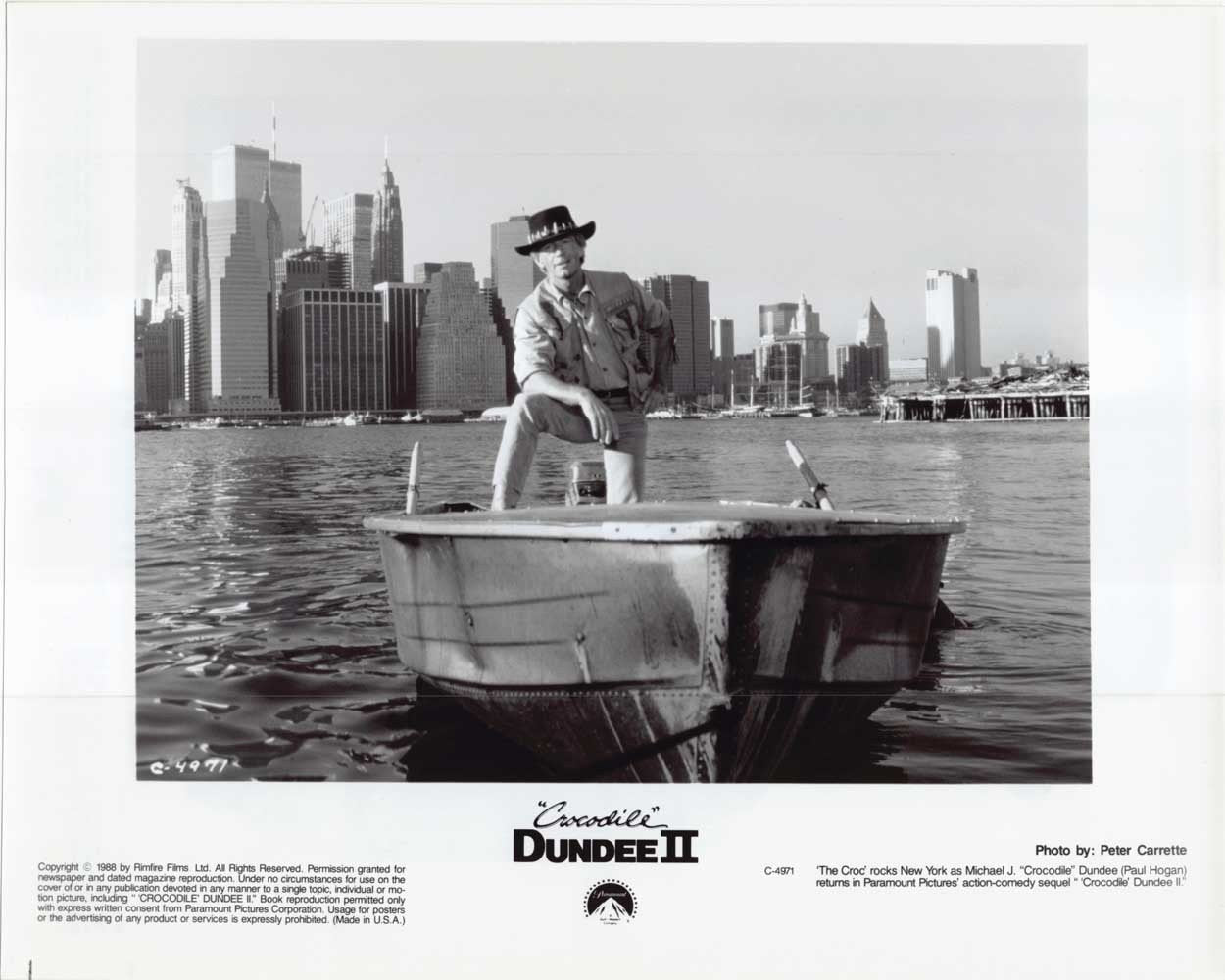 Paul Hogan CROCODILE DUNDEE II original 10x8 press photo 1988