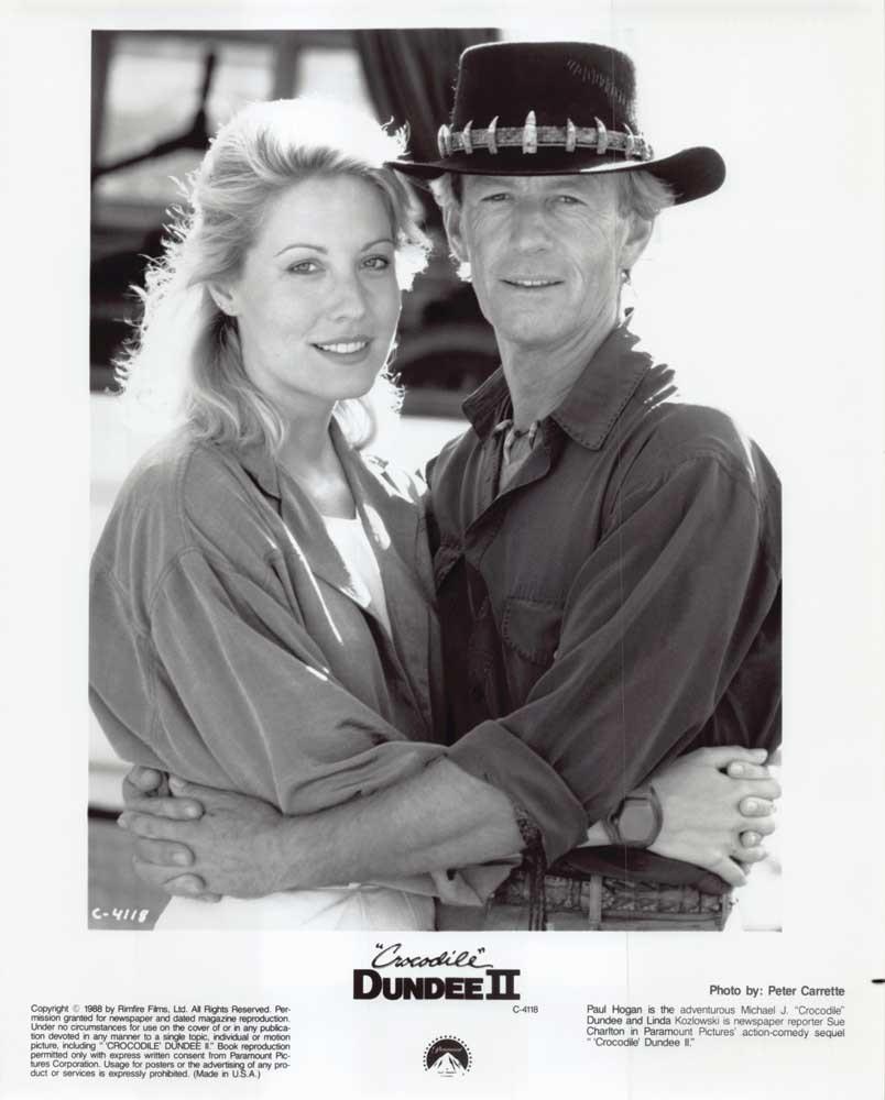 Paul Hogan CROCODILE DUNDEE II Linda Kozlowski original 8x10 press photo 1988