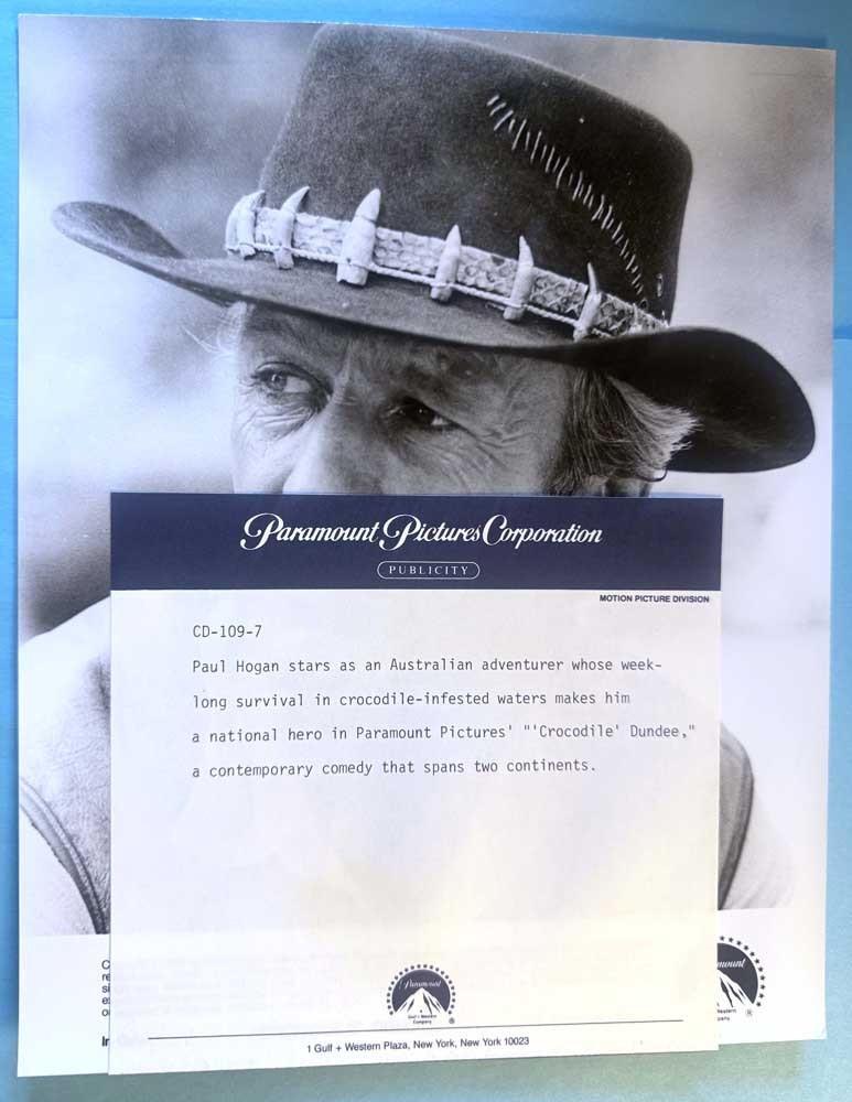 Paul Hogan CROCODILE DUNDEE original 8x10 press photo 1986