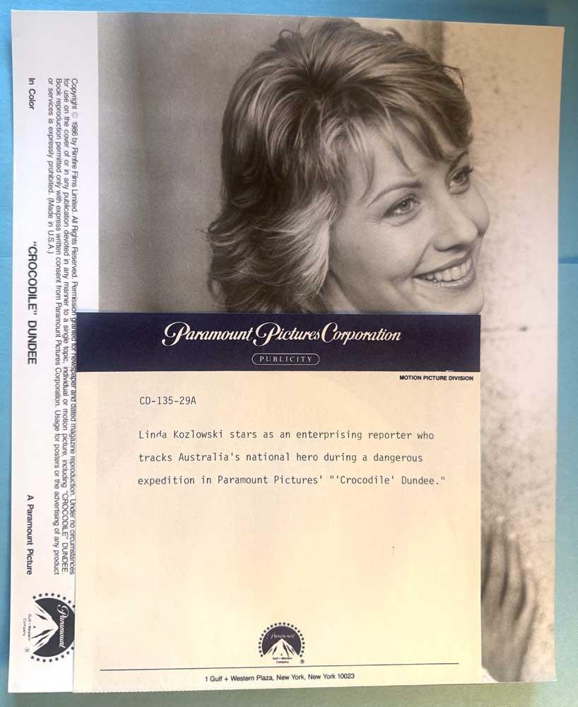 Linda Kozlowski CROCODILE DUNDEE original 8x10 press photo 1986