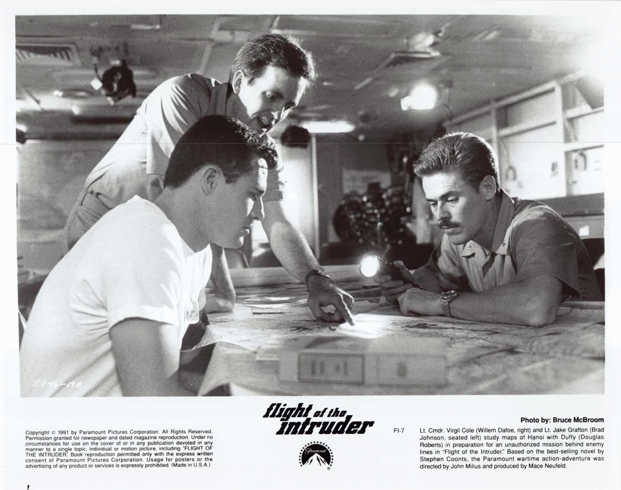 Brad Johnson FLIGHT OF THE INTRUDER Willem Dafoe original 10x8 press photo 1991