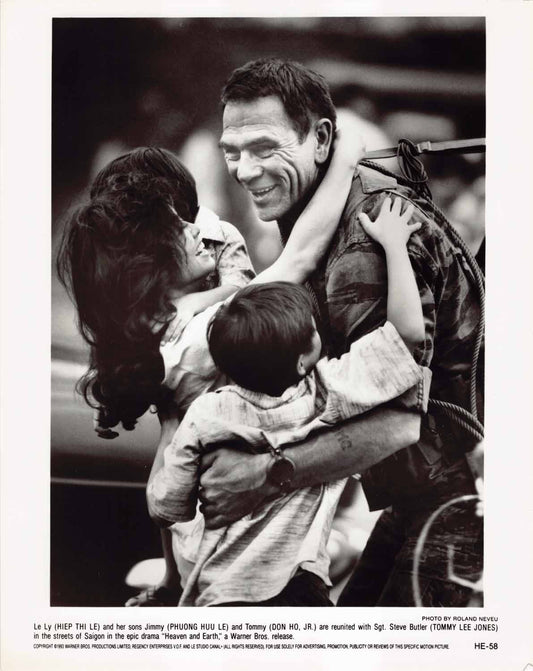 Tommy Lee Jones HEAVEN AND EARTH original 8x10 press photo 1993