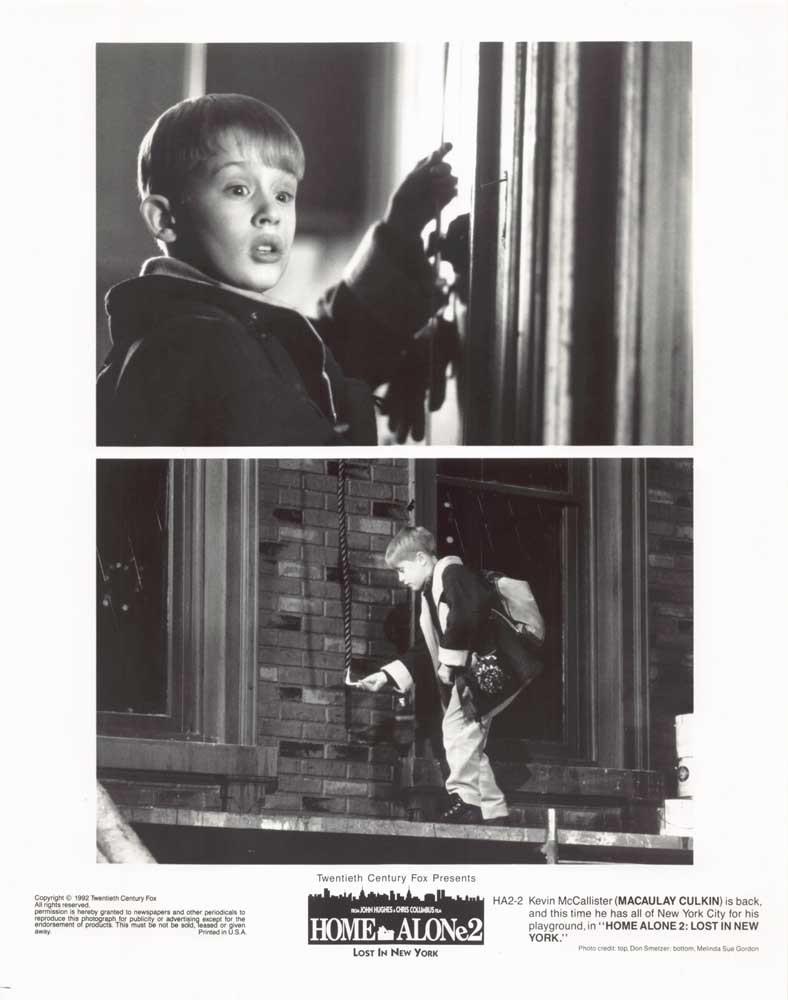 Macaulay Culkin 1992 HOME ALONE 2 Catherine O'Hara press kit with photos