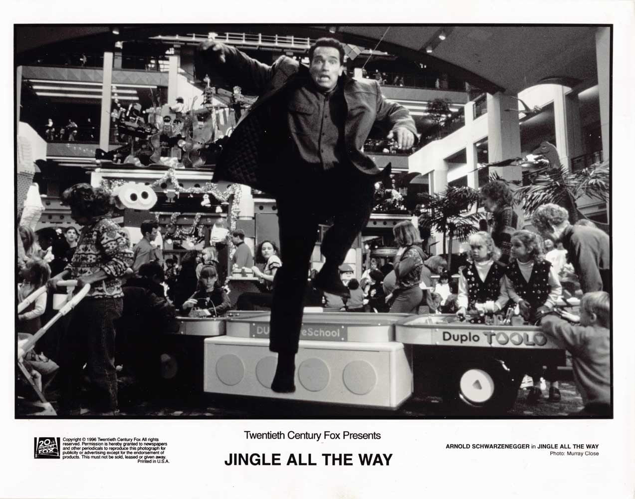 Arnold Schwarzenegger JINGLE ALL THE WAY original press photo 1996
