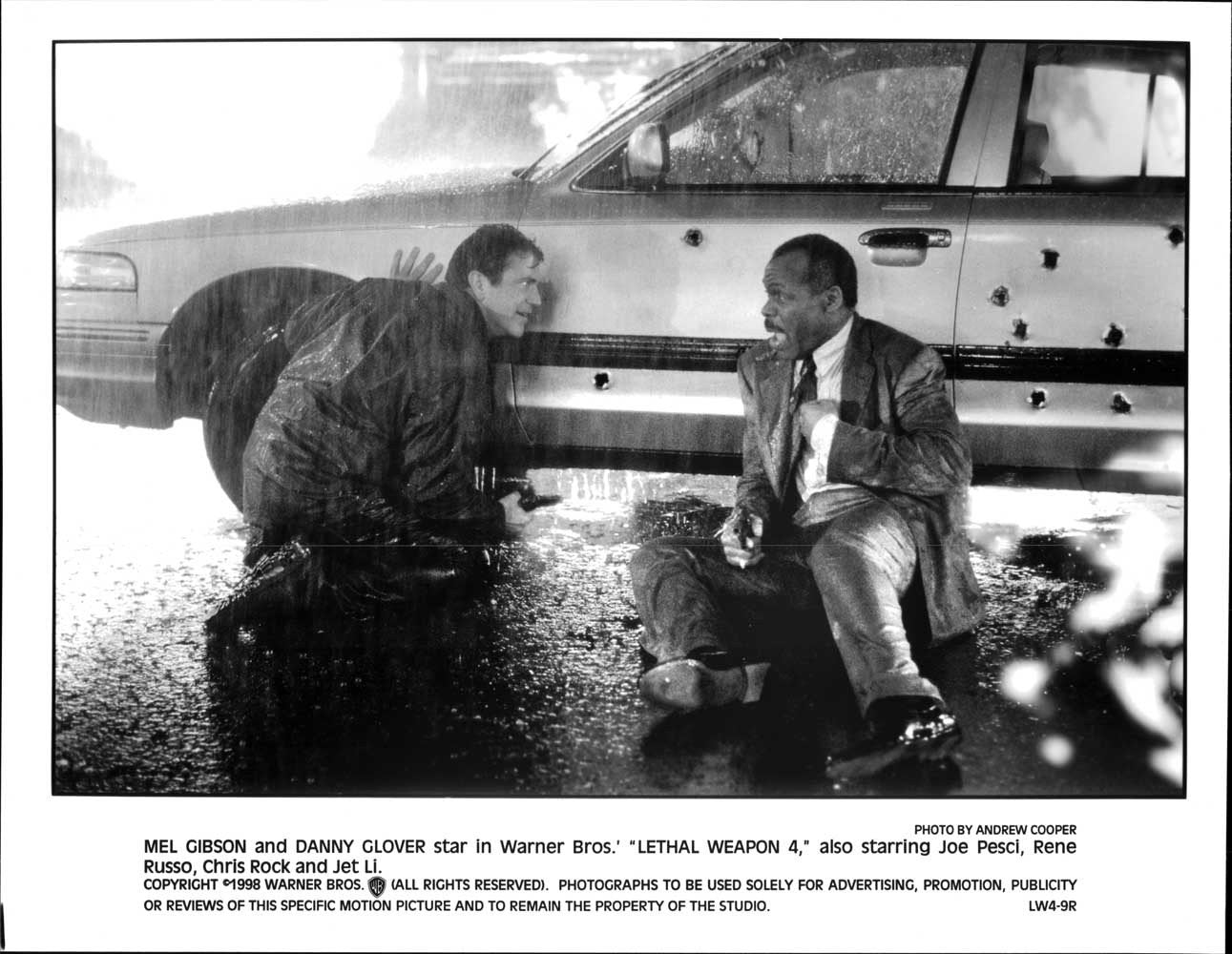 Mel Gibson LETHAL WEAPON 4 Danny Glover original studio 10x8 press photo 1998