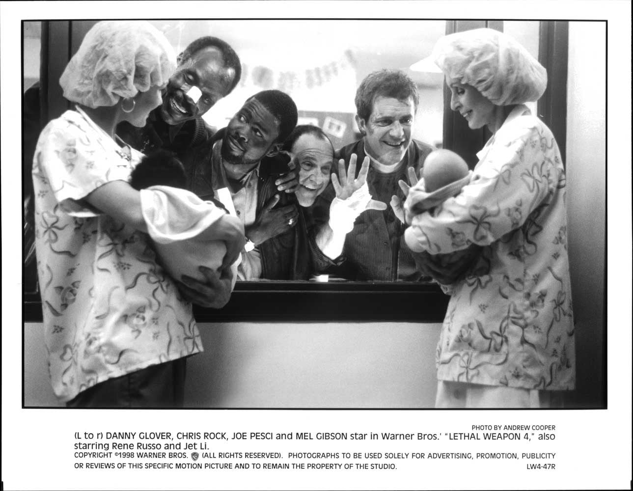 Mel Gibson LETHAL WEAPON 4 Glover Rock Pesci original studio 10x8 press photo