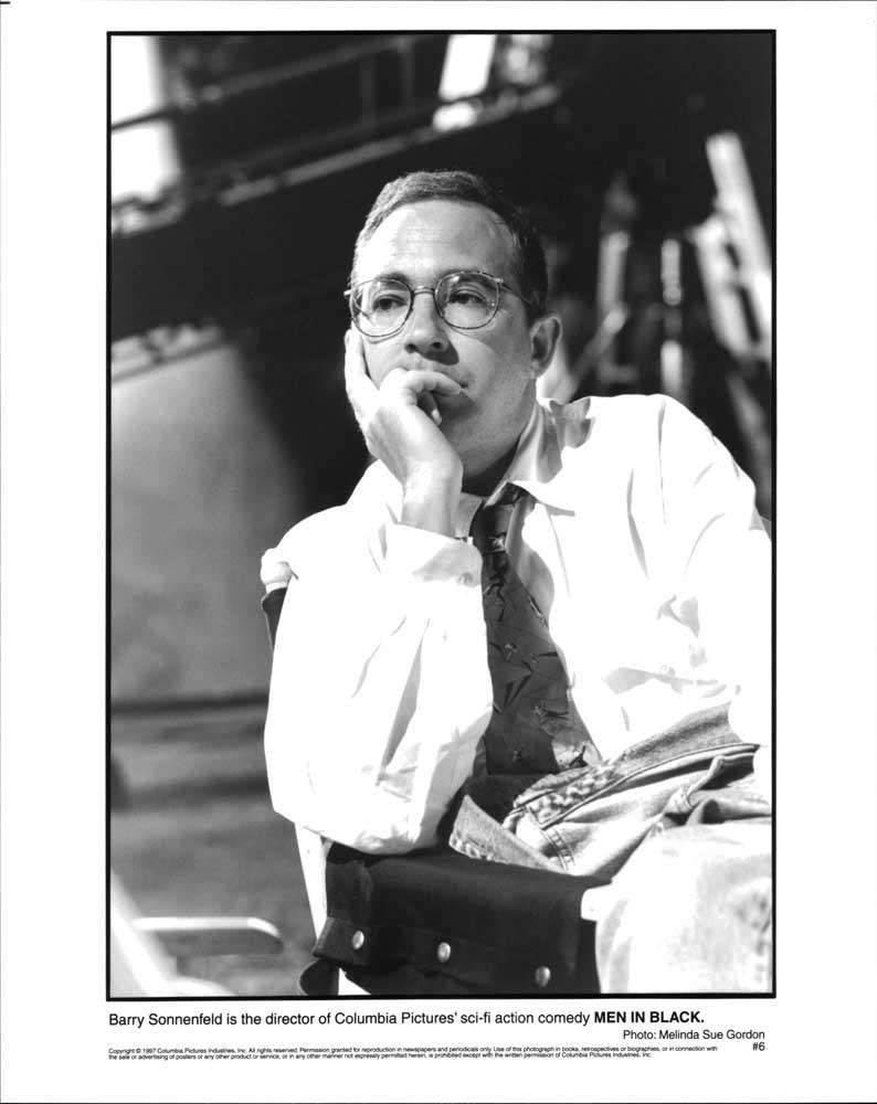 Barry Sonnenfeld MEN IN BLACK original 8x10 studio press photo 1997
