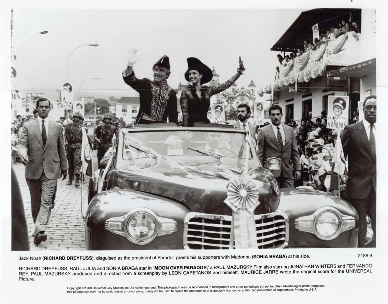 Sonia Braga MOON OVER PARADOR Richard Dreyfuss original 10x8 press photo 1988