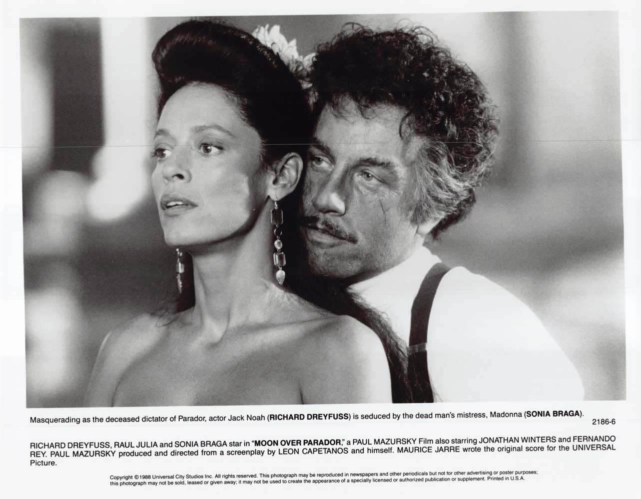 MOON OVER PARADOR Sonia Braga Richard Dreyfuss original 10x8 press photo 1988
