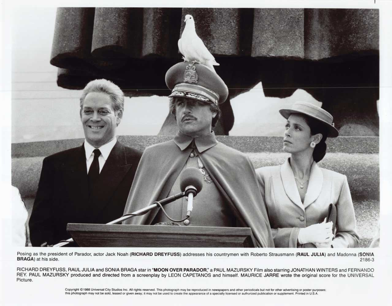 Raul Julia MOON OVER PARADOR Sonia Braga Richard Dreyfuss original 10x8 photo