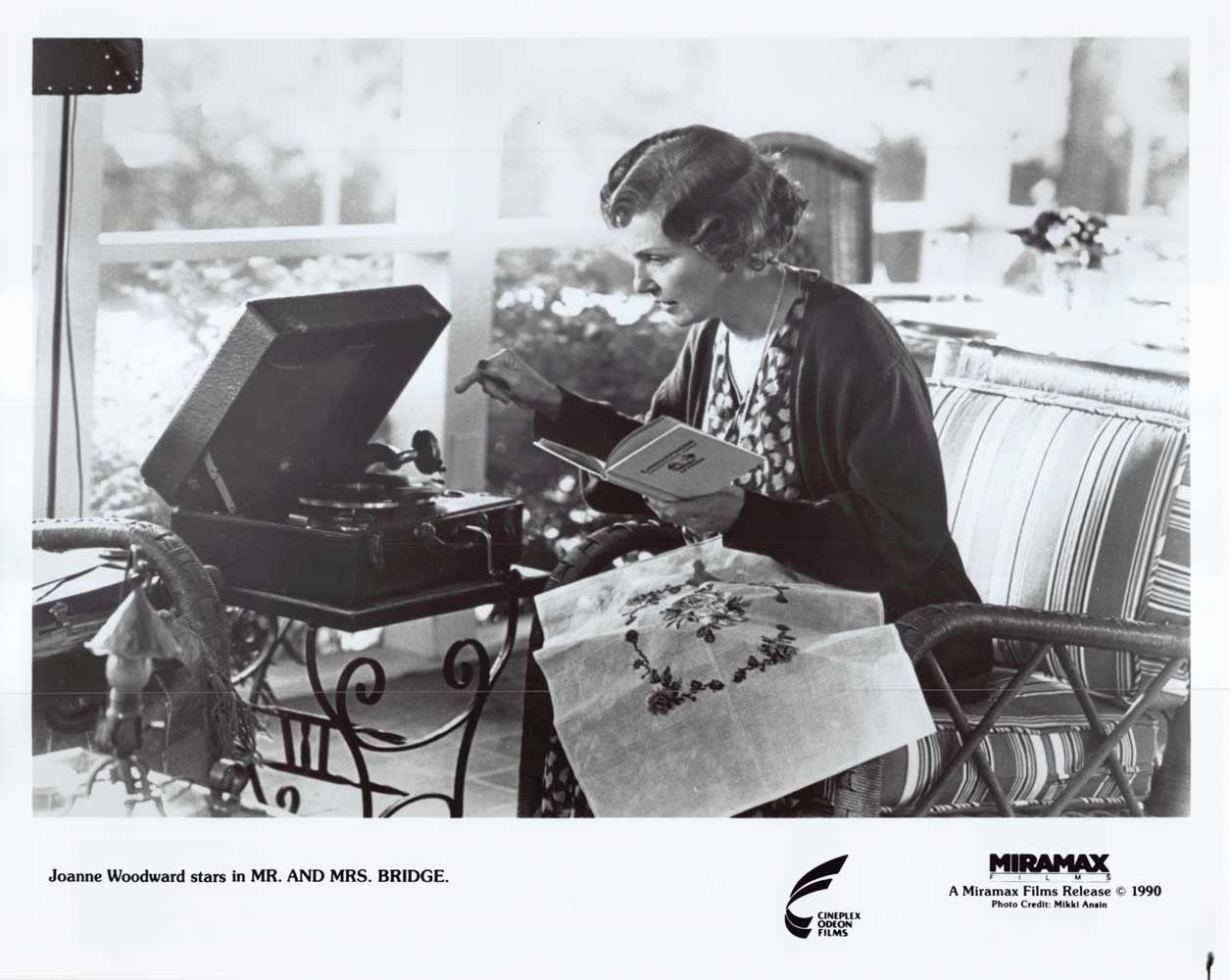 Joanne Woodward MR AND MRS BRIDGE original 10x8 press photo 1990